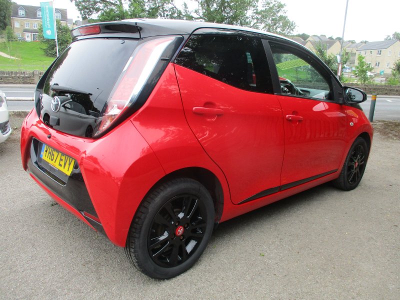 TOYOTA AYGO 1.0 VVT I X CITE 4 RED BI TONE HATCHBACK 5DR PETROL...
